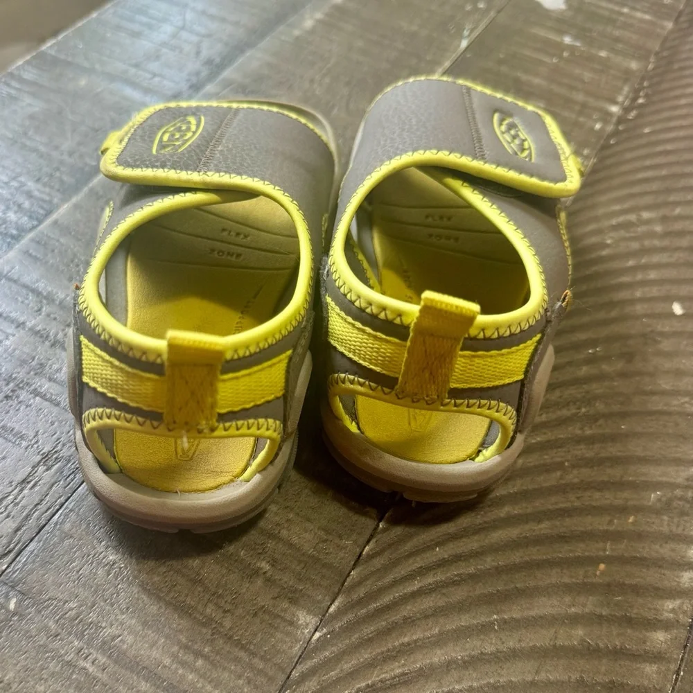 KEEN Kids Unisex Sandals Size 11 – Gray & Yellow Water Shoes, Outdoor Summer San - Picture 3 of 6